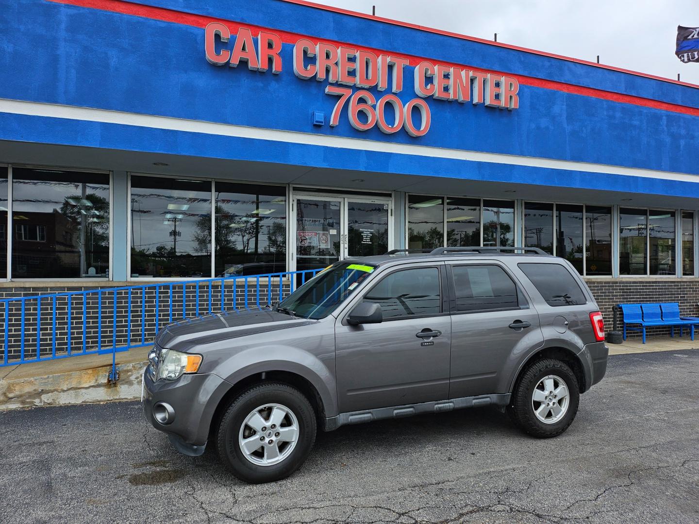 2012 GRAY Ford Escape XLT FWD (1FMCU0D79CK) with an 2.5L L4 DOHC 16V engine, 6-Speed Automatic transmission, located at 7600 S Western Ave., Chicago, IL, 60620, (773) 918-3980, 0.000000, 0.000000 - Photo#1